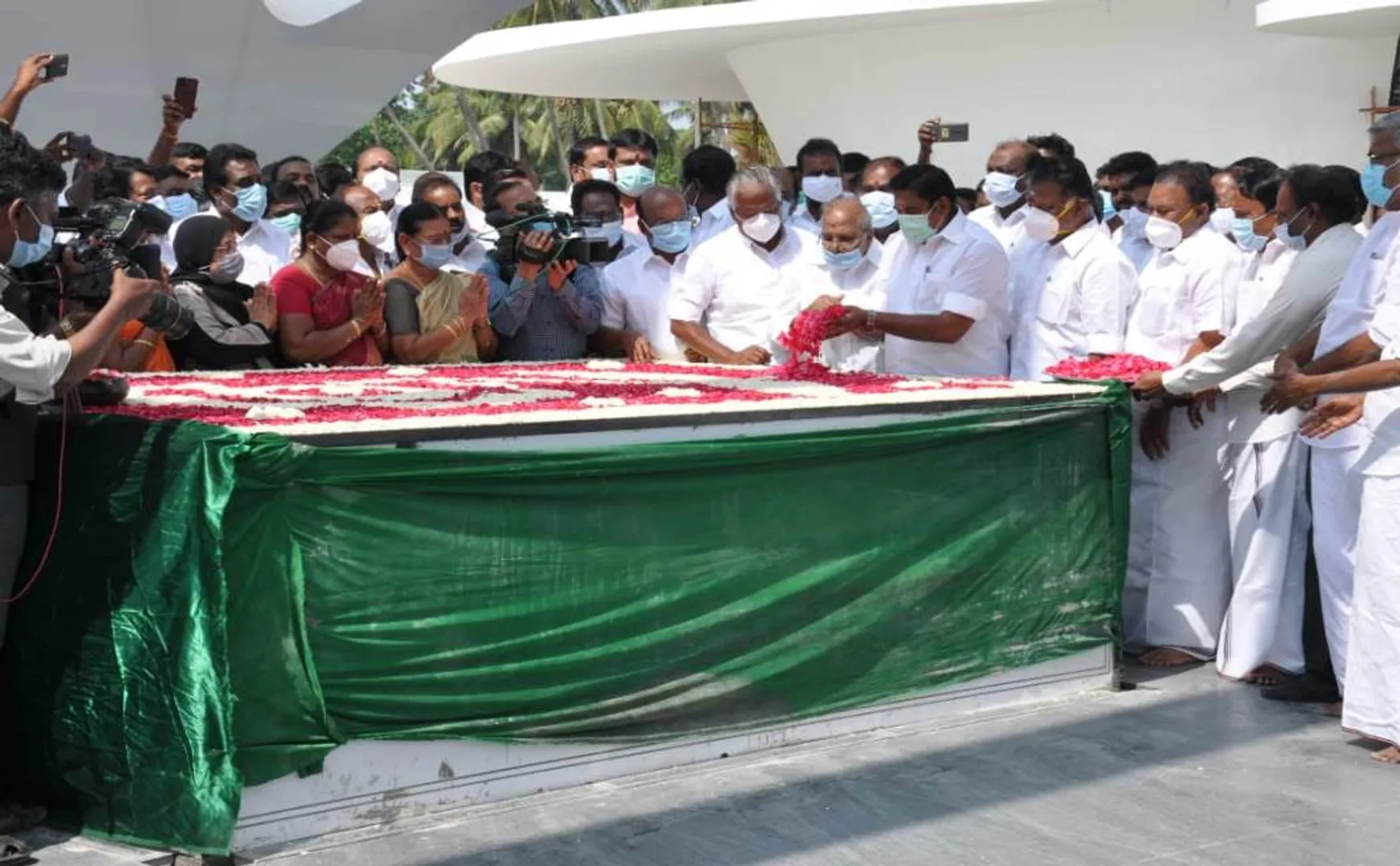former cm jayalalitha memorial visit admk leaders